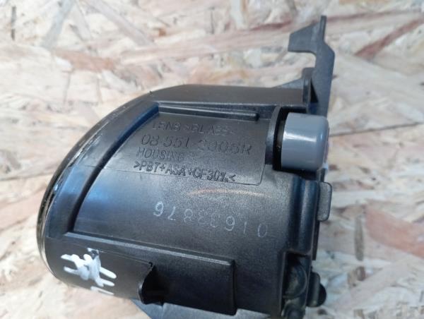 Feu antibrouillard Avant Gauche RENAULT Clio II (BB0/1/2_, CB0/1/2_) Imagem-4