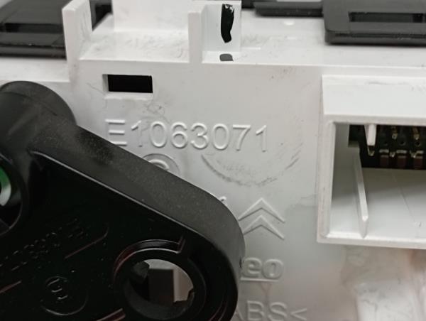 Comando clima PEUGEOT 208 Van Imagem-3