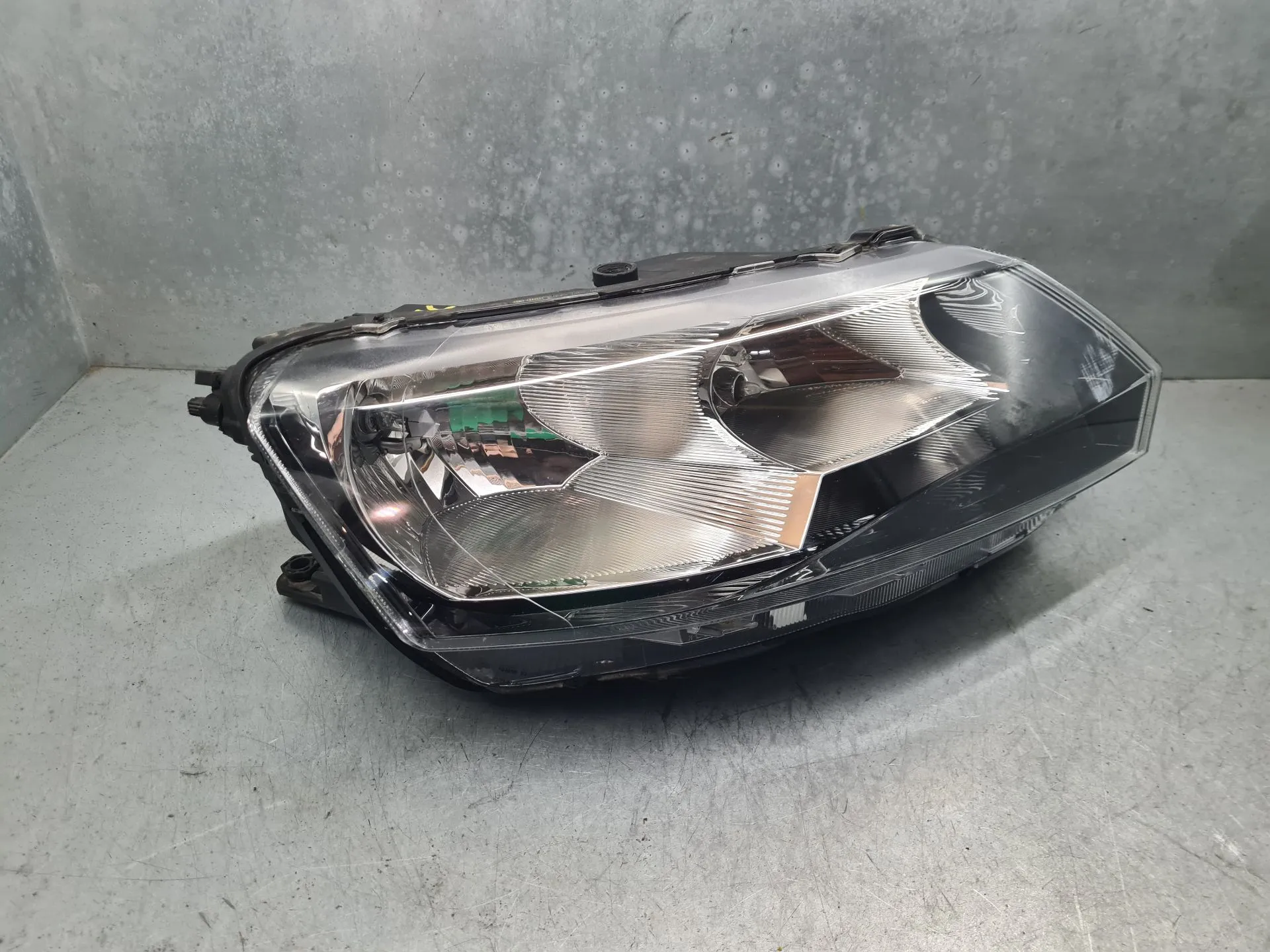 Right Headlight SKODA Rapid Spaceback (NH1) Imagem-1