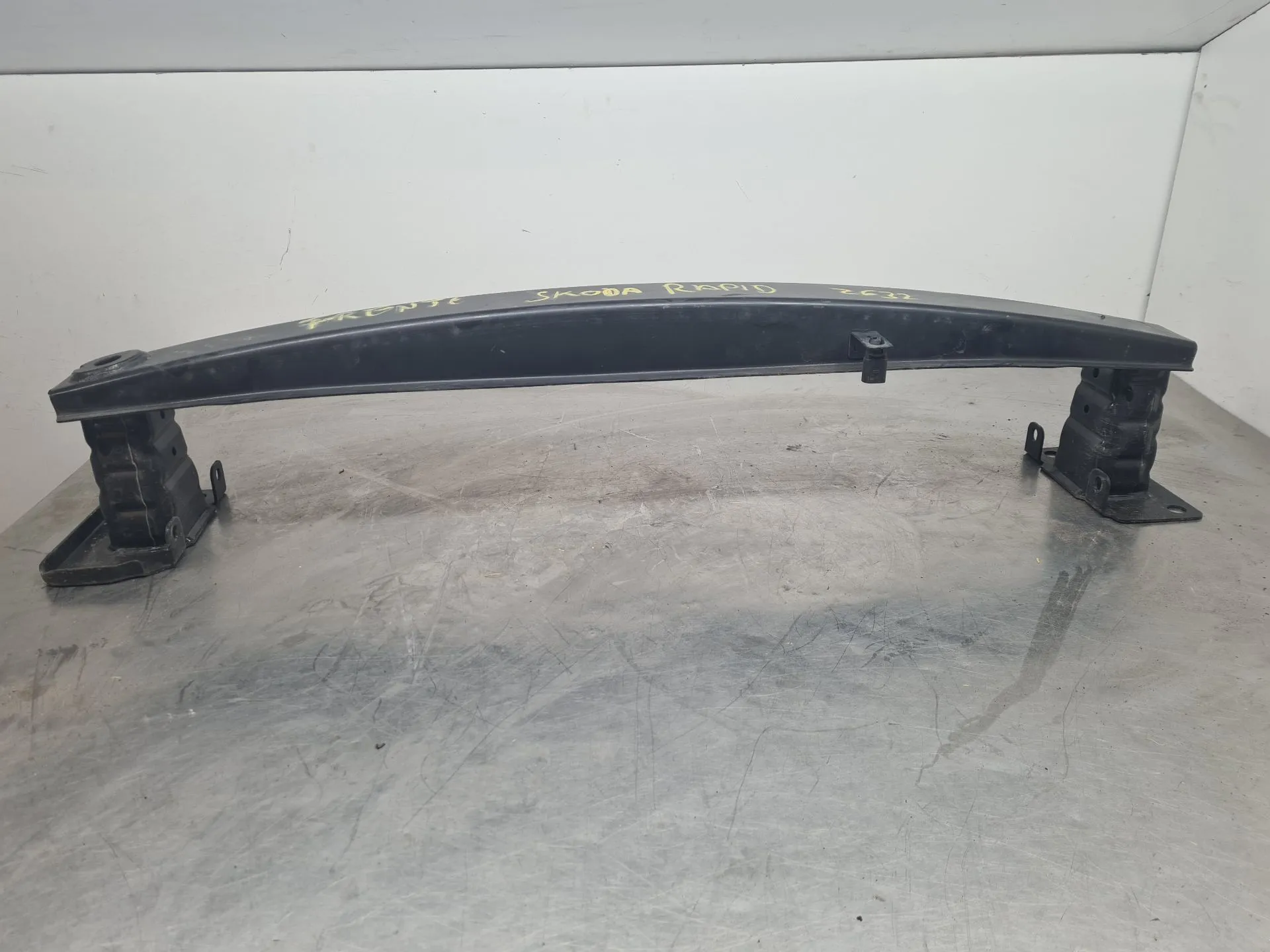 Front bumper reinforcement SKODA Rapid Spaceback (NH1) Imagem-1