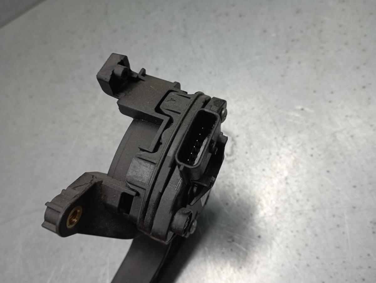 Accelerator Pedal RENAULT Twingo III (BCM_) Imagem-4