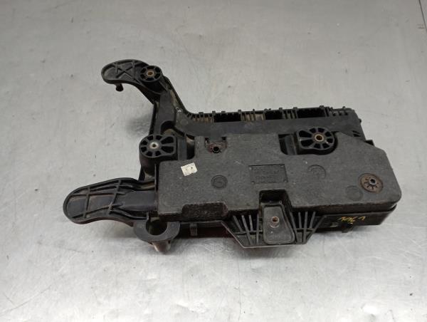 Base / scatola della batteria VOLKSWAGEN Passat Variant (365)