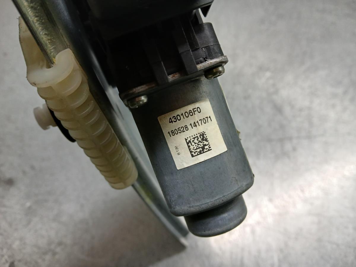 Elevador vidros trás direito RENAULT Megane IV (B9A/M_) Imagem-4