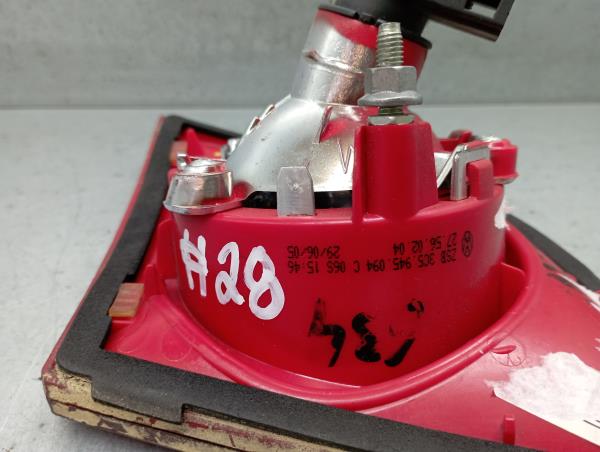 Feu de coffre Gauche VOLKSWAGEN Passat (3C2) Imagem-3