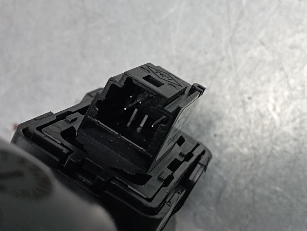 Mando / interruptor elevalunas delantero derecho RENAULT Captur II Imagem-4