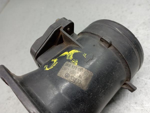 Mass Air Flow Sensor (MAF) VOLKSWAGEN Passat Variant (3B5) Imagem-4