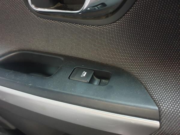 Comando / botão / interruptor vidros trás esquerdo KIA Ceed Sportswagon (JD)