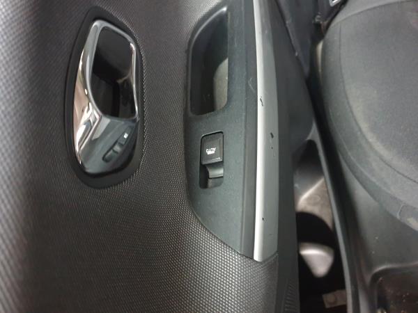 Comando / botão / interruptor vidros trás direito KIA Ceed Sportswagon (JD)
