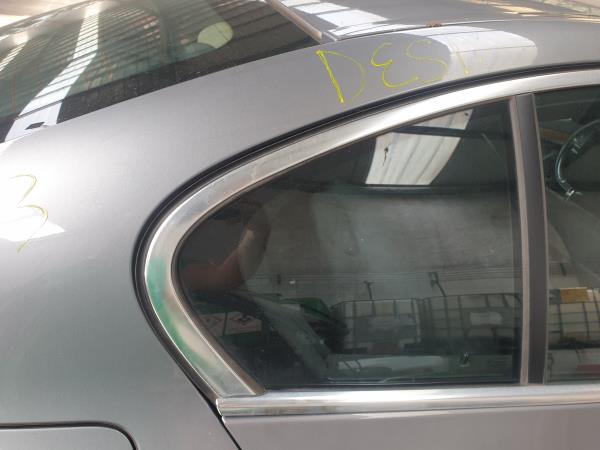 Vidro triangular da porta trás direito BMW 5 (F10)