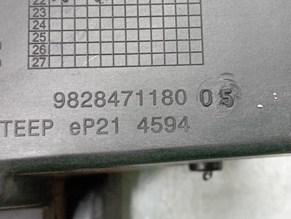 Bouchon/Volet De Trappe De Réservoir à Carburant PEUGEOT 208 II Imagem-2