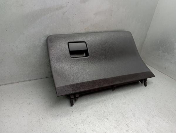 Guantera TOYOTA Yaris (_P13_) Imagem-1