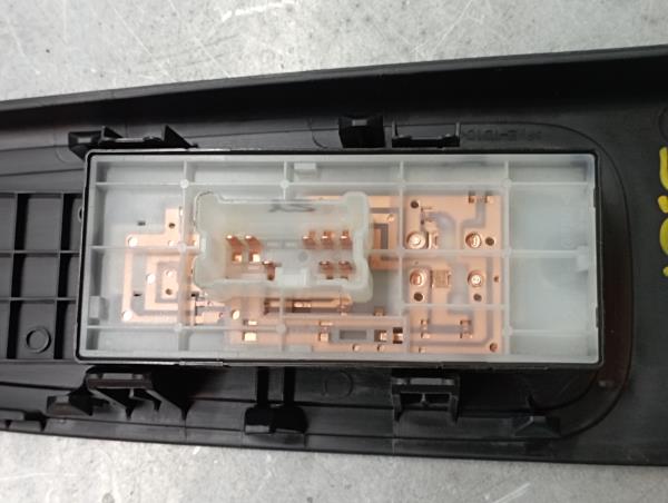 Mando / interruptor elevalunas delantero derecho NISSAN Micra V (K14) Imagem-3