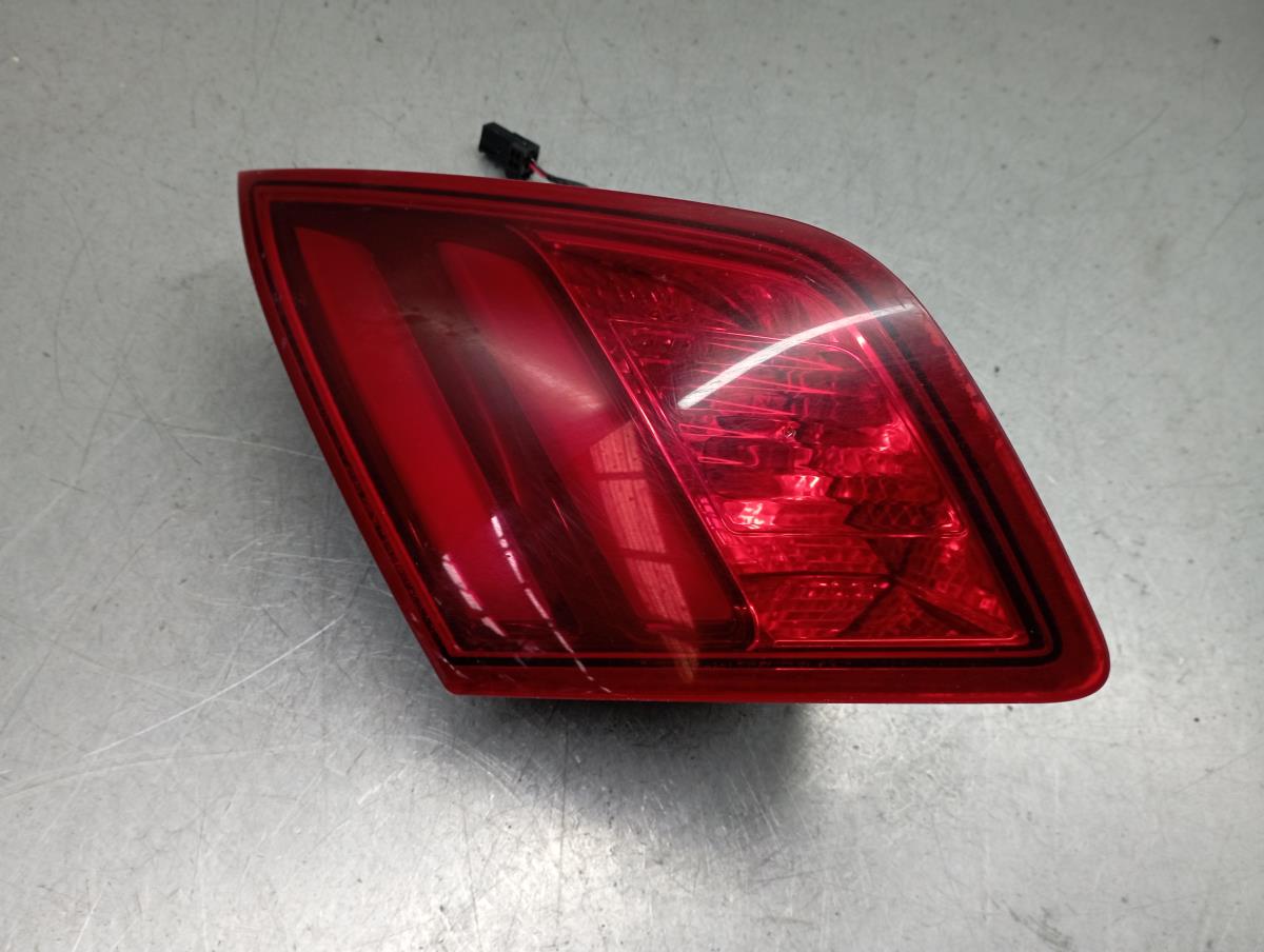 Feu de coffre Gauche PEUGEOT 308 II Imagem-1