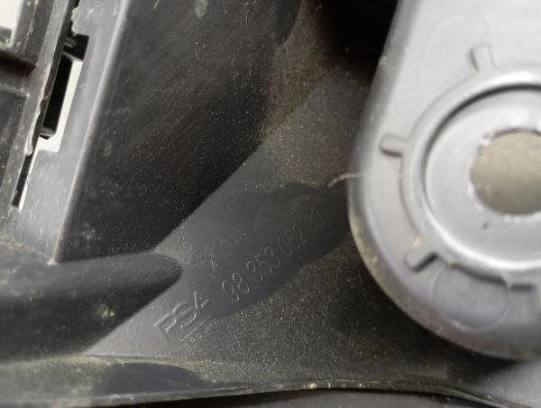 Guide pare-chocs arrière Droite PEUGEOT 308 III Imagem-4