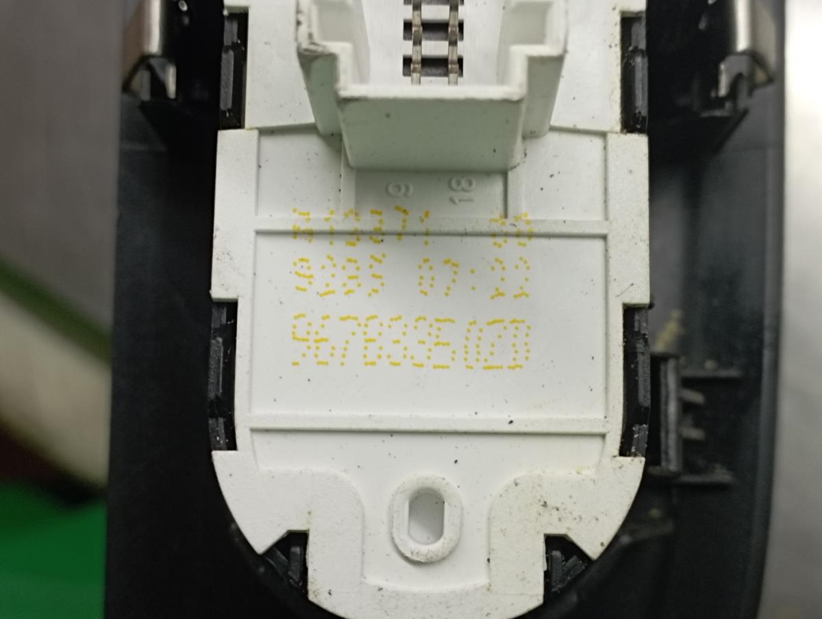 Comando / interruttore alzacristallo anteriore sinistro PEUGEOT 208 II Imagem-4