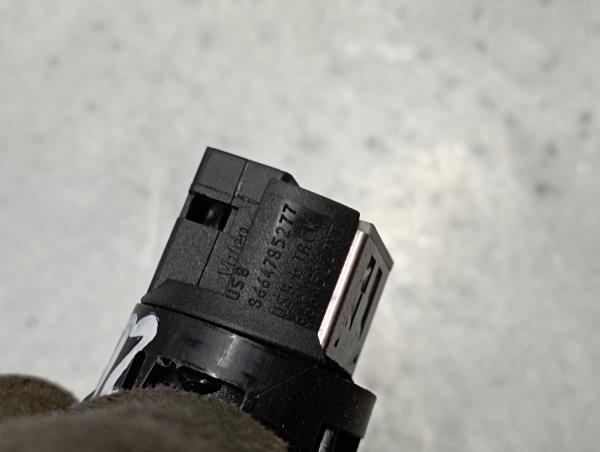 Módulo USB / AUX / IPOD PEUGEOT 2008 I (CU_) Imagem-1