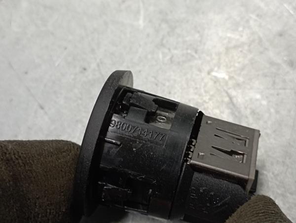 Módulo USB / AUX / IPOD PEUGEOT 2008 I (CU_) Imagem-3