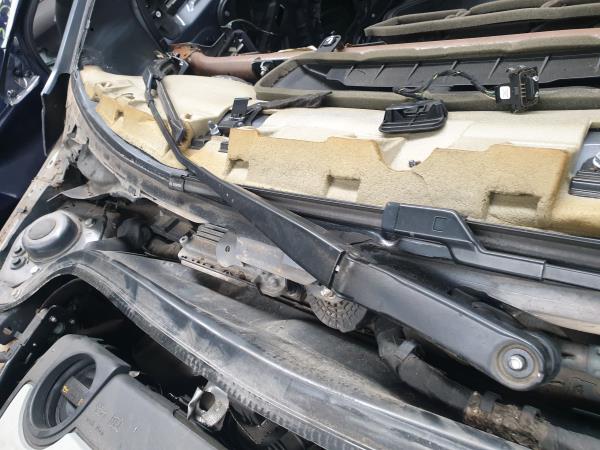 Braccio del tergicristallo anteriore destro VOLKSWAGEN Scirocco (137, 138)