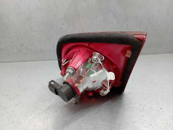 Feu de coffre Gauche VOLKSWAGEN Passat (3C2) Imagem-1