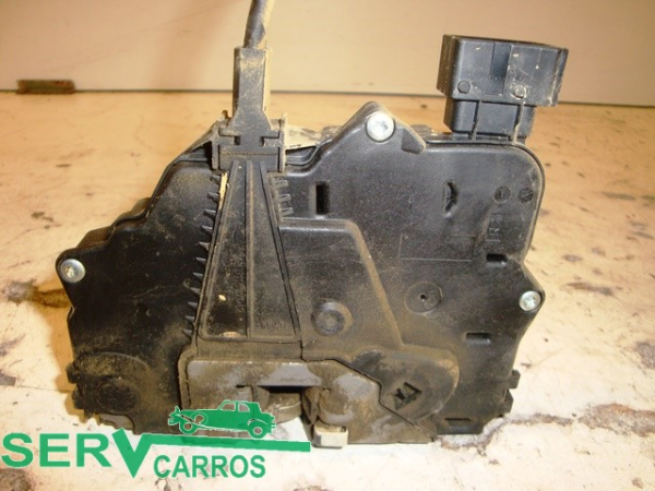 Cerradura / cierre puerta delantero derecho OPEL Corsa D