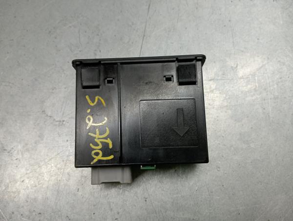 USB / AUX / iPod Socket Connector MAZDA CX-3 (DK) Imagem-2