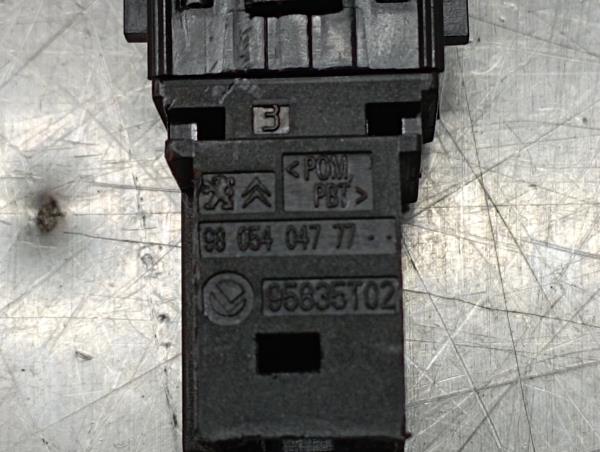 Módulo USB / AUX / IPOD PEUGEOT 108 Imagem-4