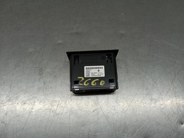 Módulo USB / AUX / IPOD RENAULT Captur II Imagem-1