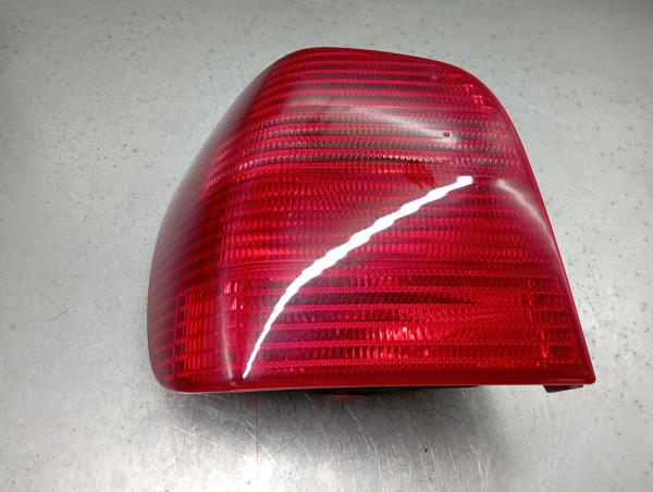 Feu arrière Gauche VOLKSWAGEN Polo (6N)