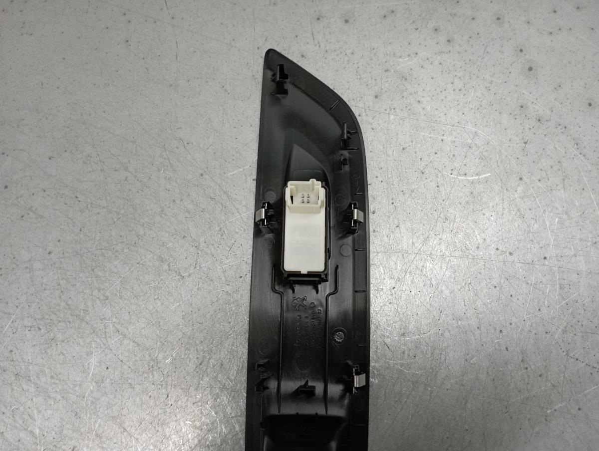 Mando / interruptor elevalunas delantero derecho PEUGEOT 208 II Imagem-3
