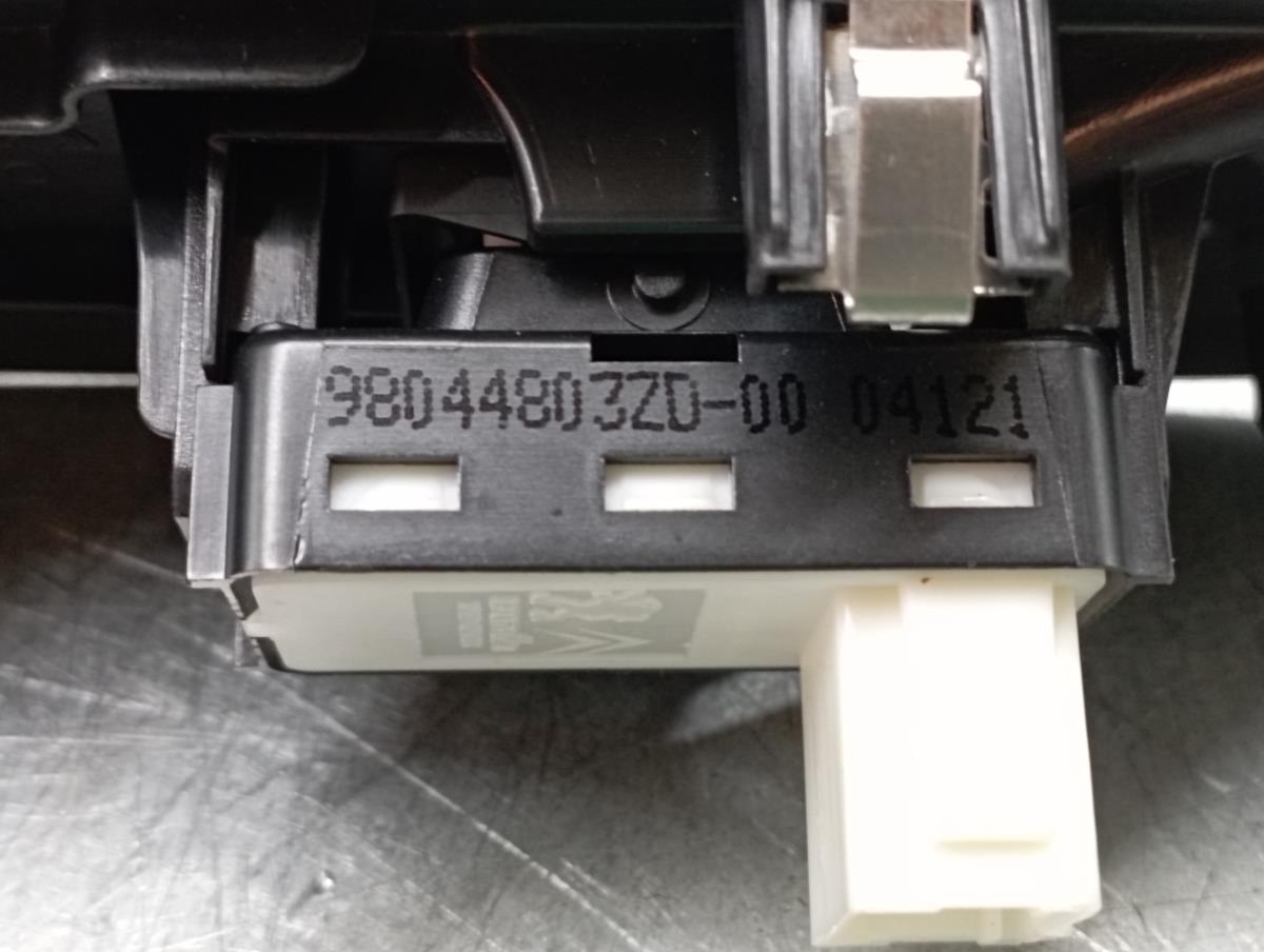 Mando / interruptor elevalunas delantero derecho PEUGEOT 208 II Imagem-4