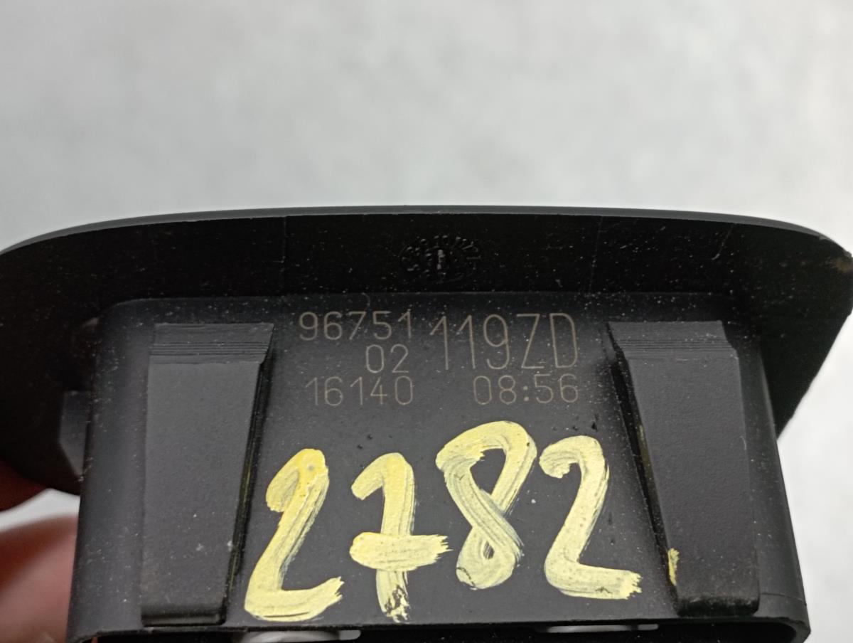 Mando / interruptor elevalunas delantero derecho PEUGEOT 2008 I (CU_) Imagem-3