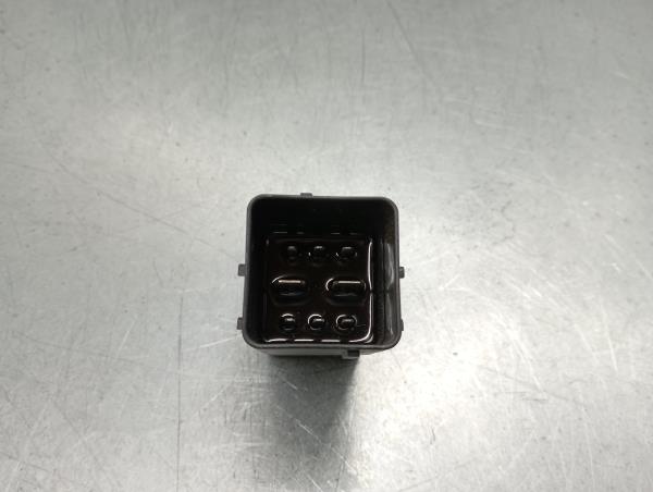 Glow plug Relay PEUGEOT 208 Van Imagem-1