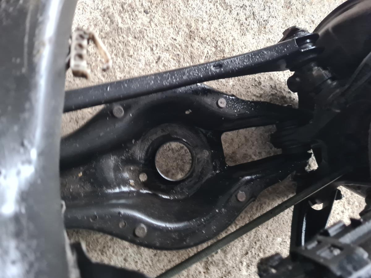 Brazo suspensión trasero izquierdo BMW 1 (F20)