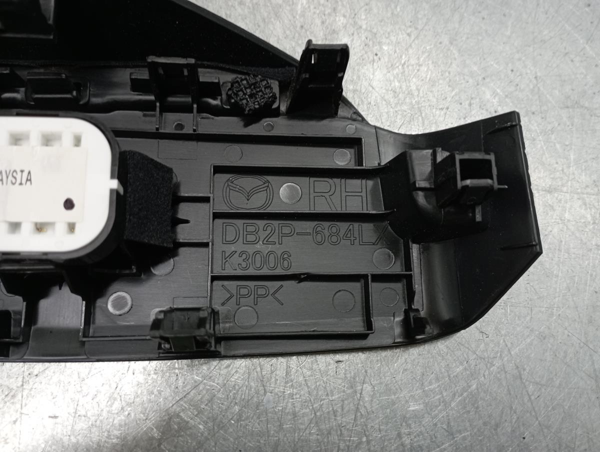 Comando / botão / interruptor vidros trás esquerdo MAZDA CX-3 (DK) Imagem-4