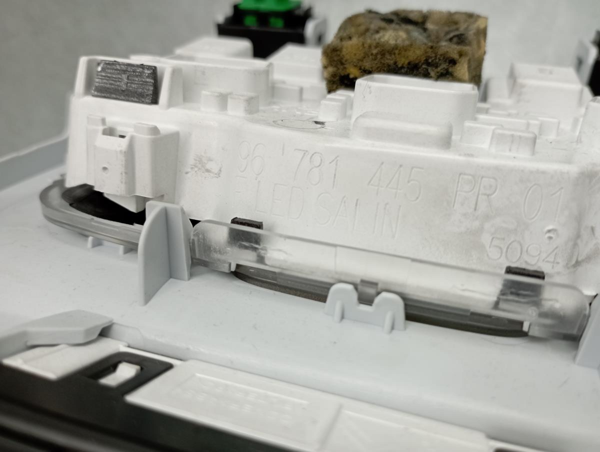 Plafonier frente PEUGEOT 308 II Imagem-4