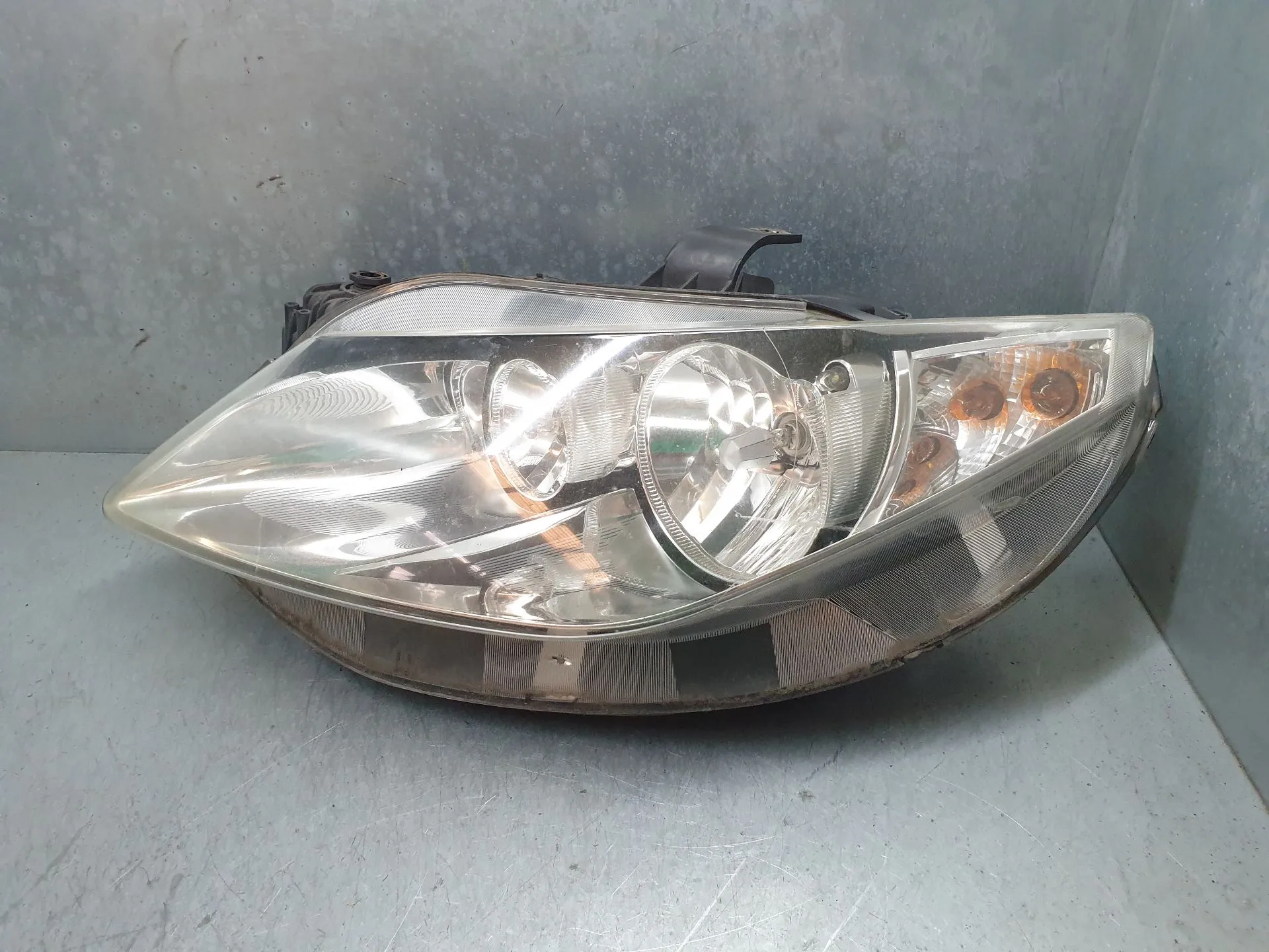 Óptica / faro Izquierdo SEAT Ibiza IV (6J5, 6P1) Imagem-1