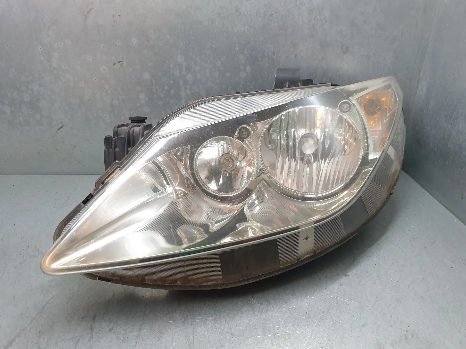 Ótica / farol esquerda SEAT Ibiza IV (6J5, 6P1)