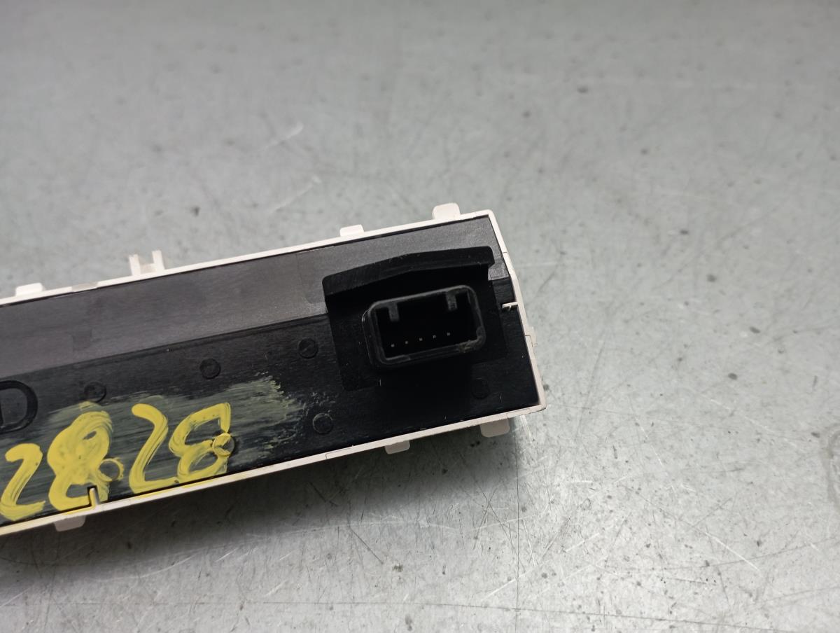 Display / ecrã de informações TOYOTA Corolla Hatchback (_E21_) Imagem-2