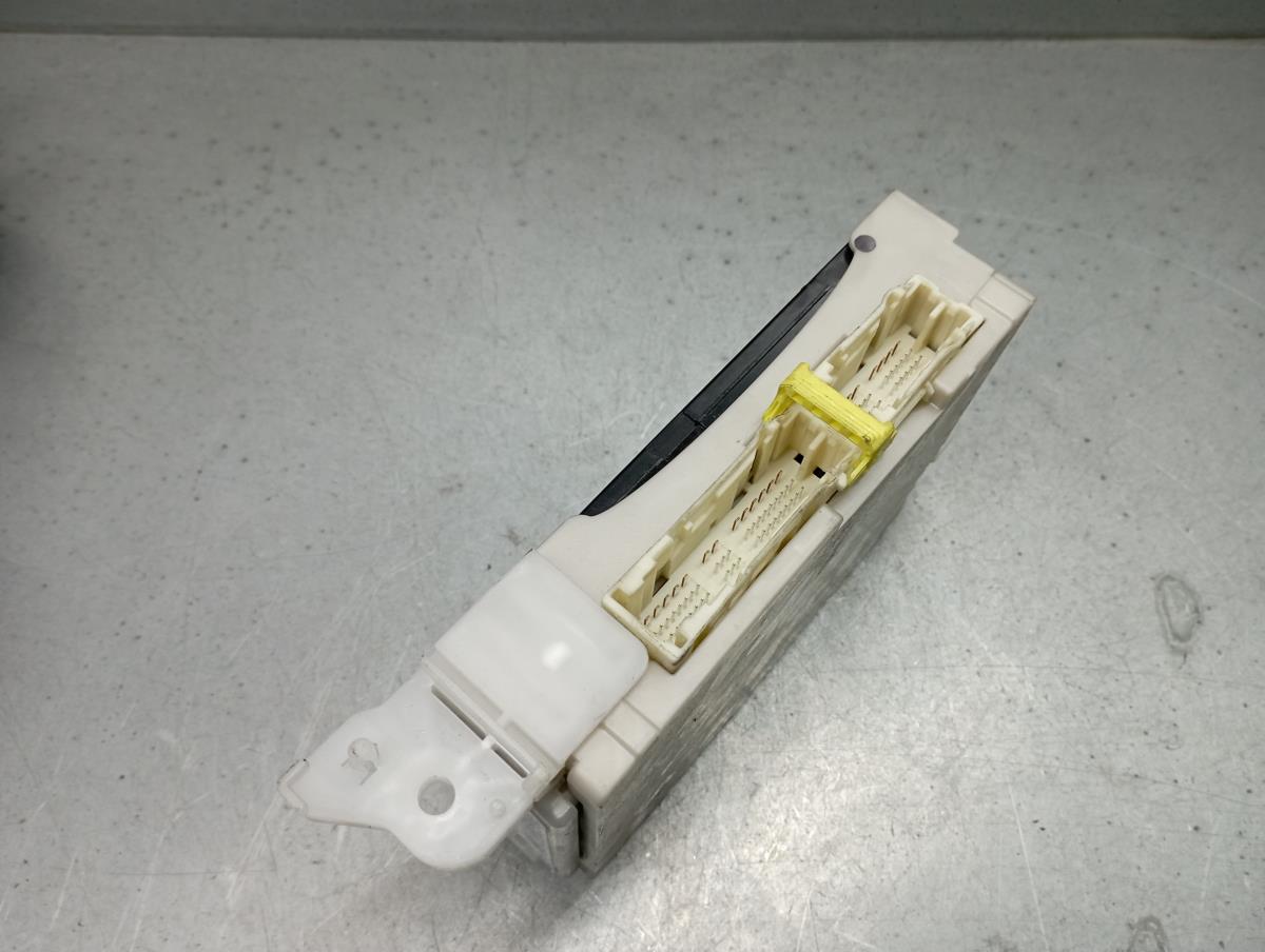 Caixa fusíveis / SAM / BSI TOYOTA Yaris (_P13_) Imagem-1