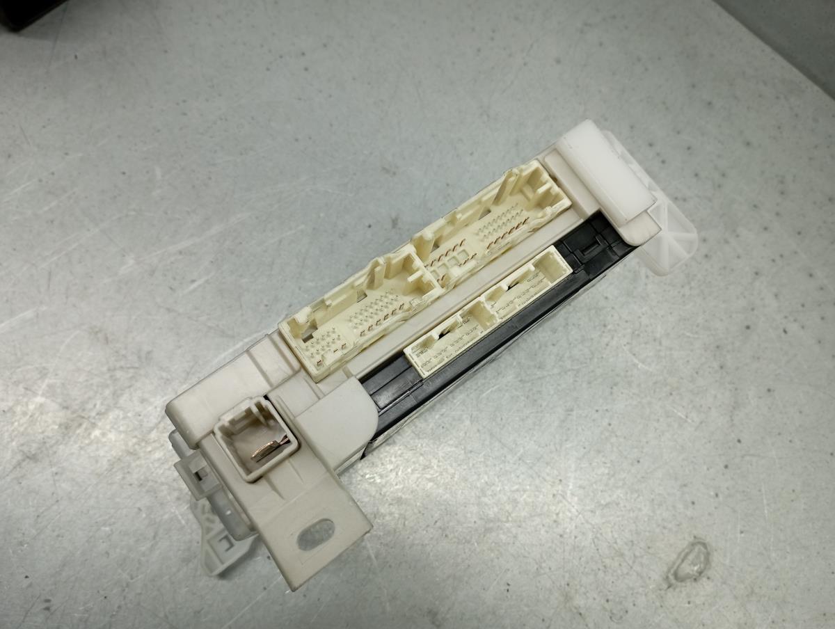 Caixa fusíveis / SAM / BSI TOYOTA Yaris (_P13_) Imagem-2