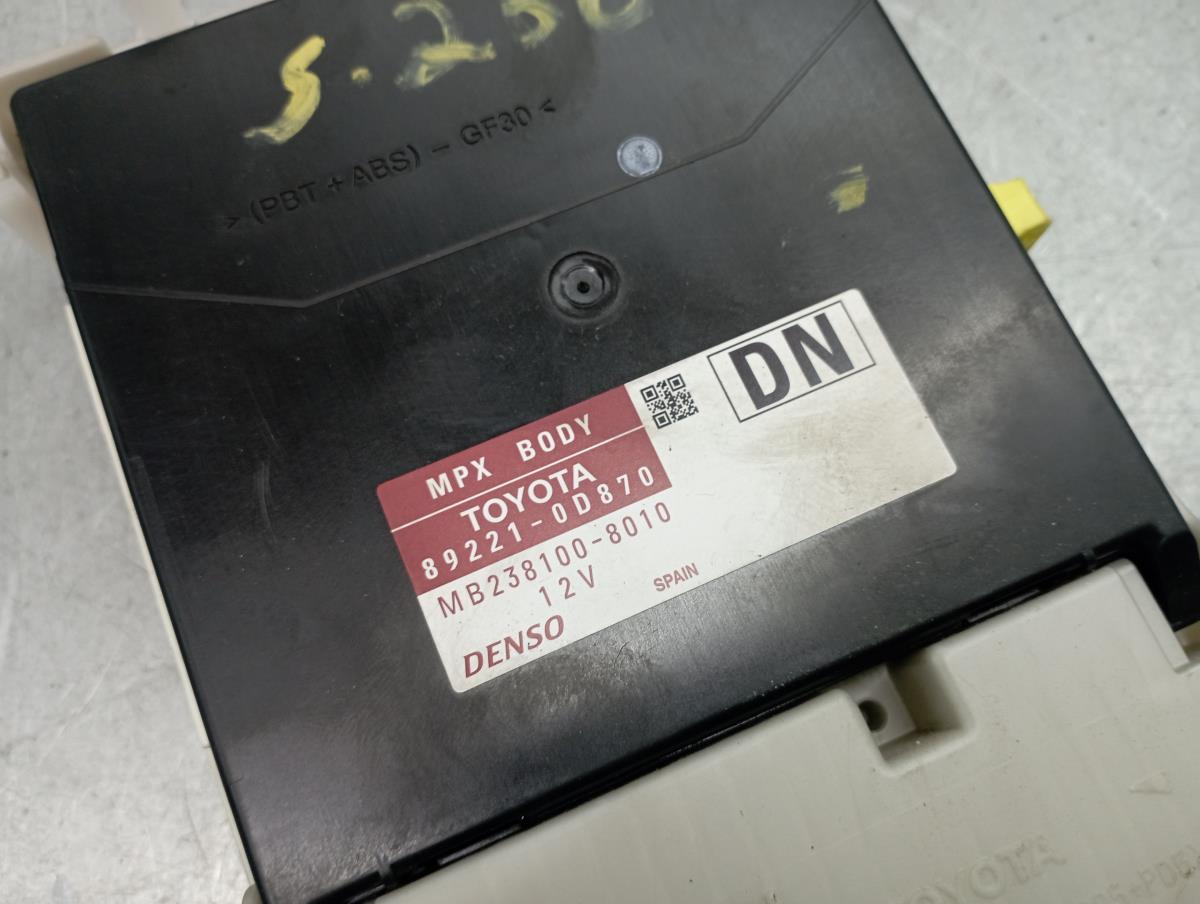 Caixa fusíveis / SAM / BSI TOYOTA Yaris (_P13_) Imagem-4