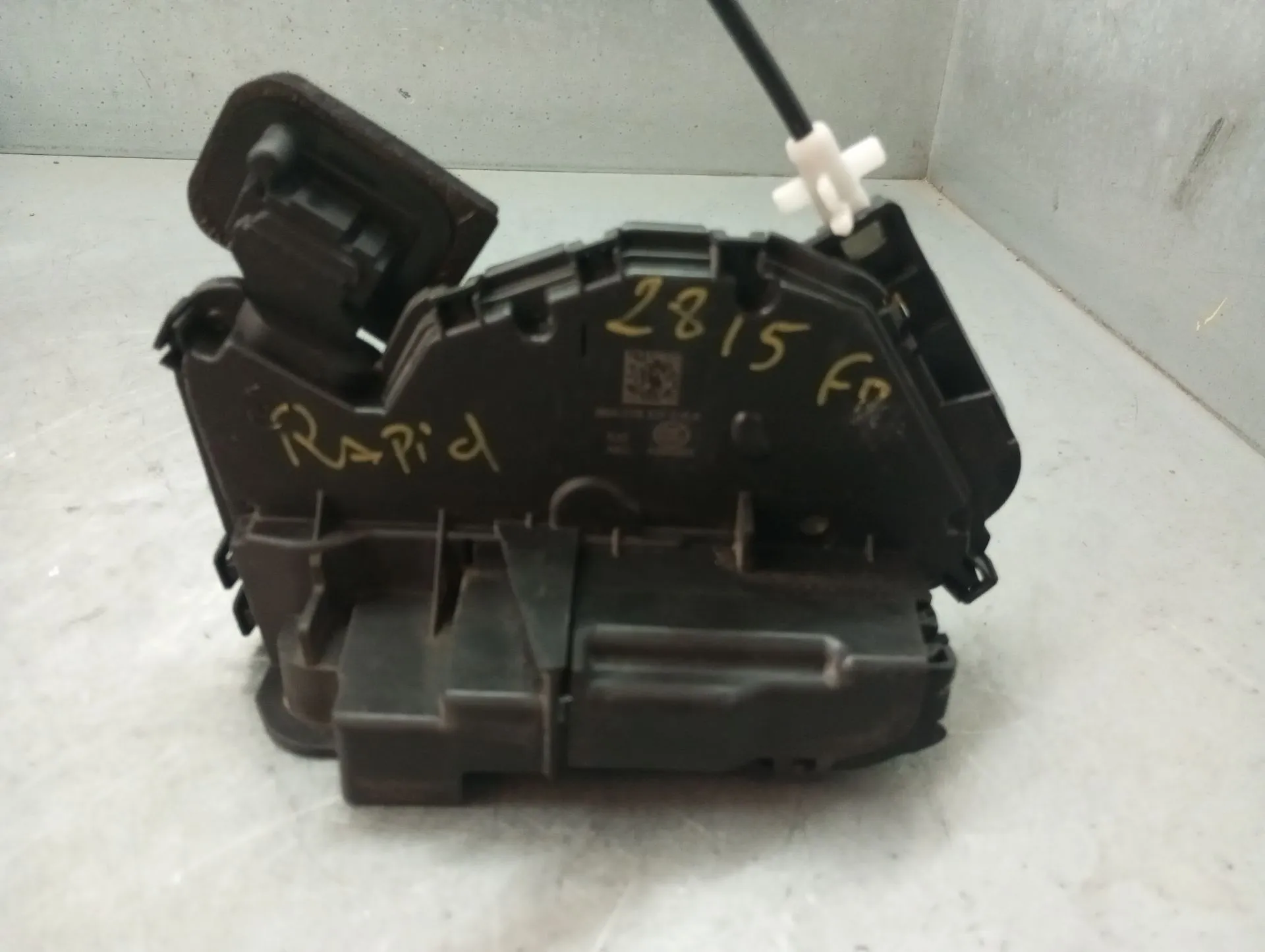 Cerradura / cierre puerta delantero derecho SKODA Rapid Spaceback (NH1)