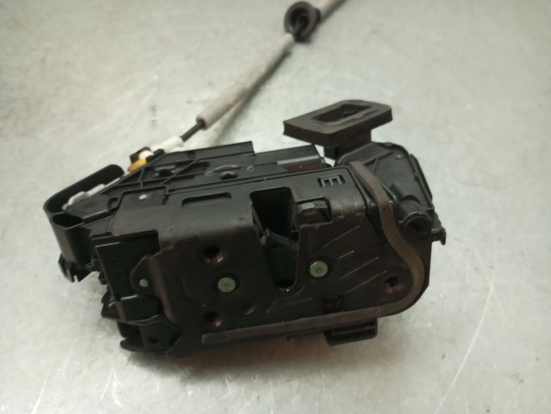 Cerradura / cierre puerta delantero derecho SKODA Rapid Spaceback (NH1) Imagem-1