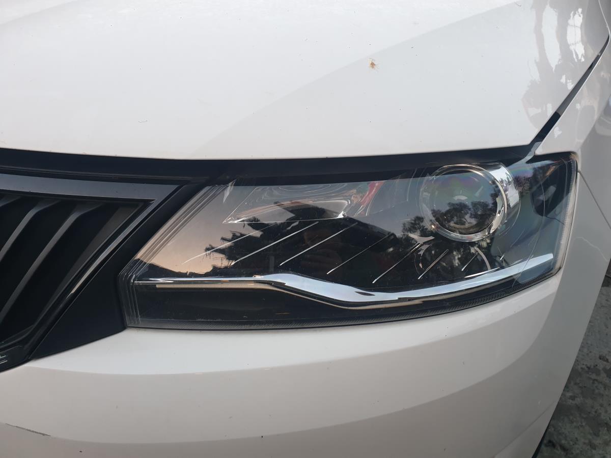 Left Headlight SKODA Rapid Spaceback (NH1)
