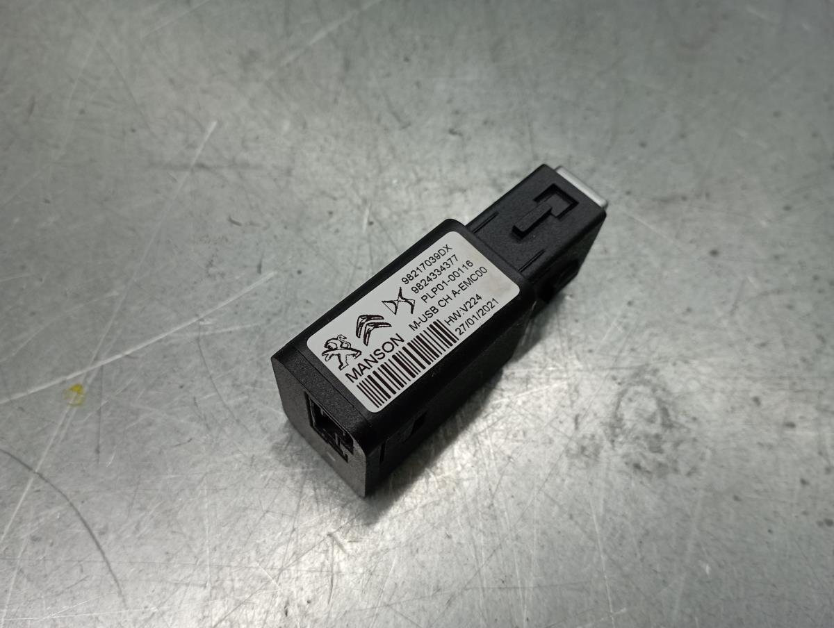 USB / AUX / iPod Socket Connector PEUGEOT 208 II Imagem-1