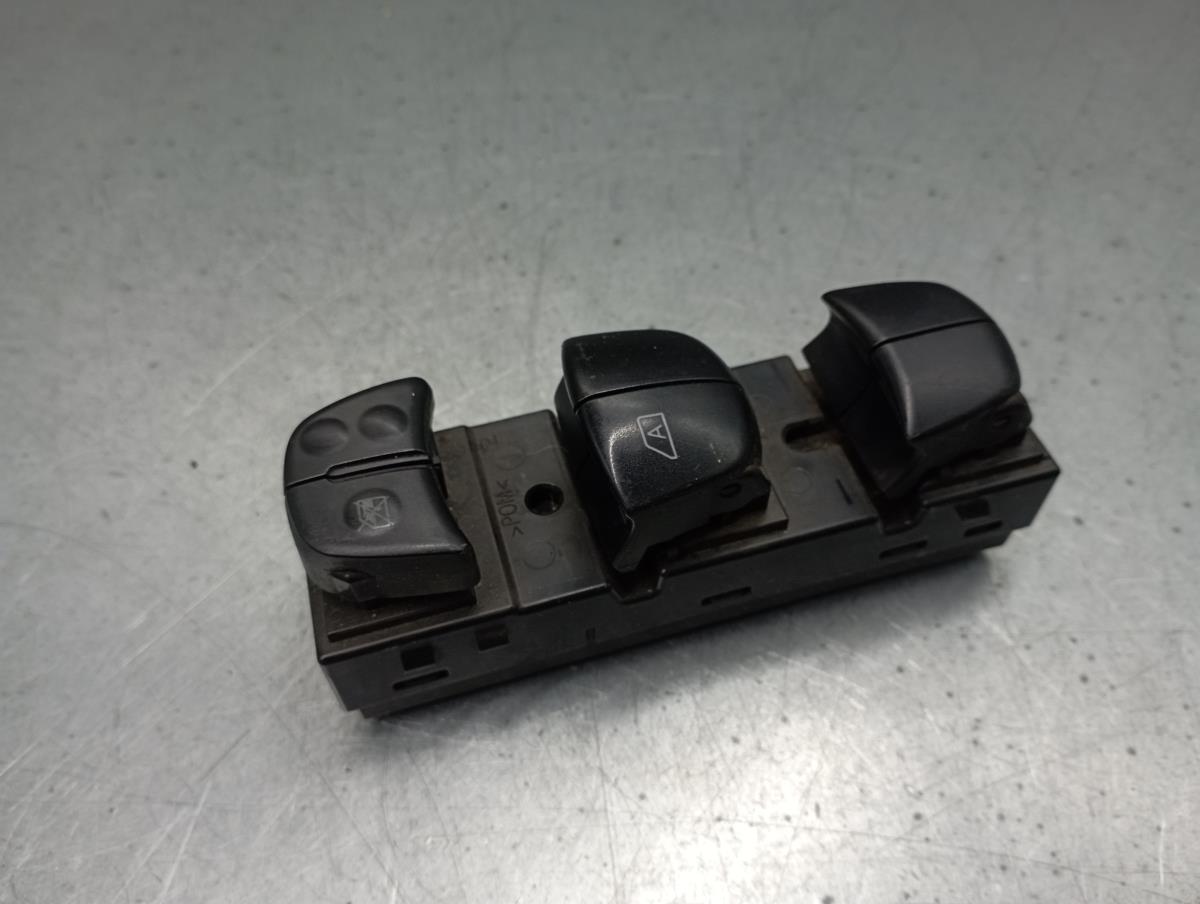 Left Front window control NISSAN Juke (F15)