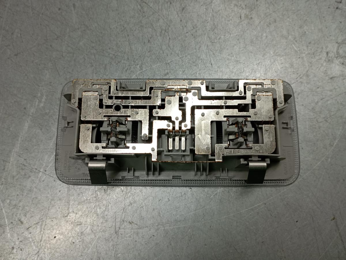 Plafonier frente TOYOTA Yaris (_P13_) Imagem-1