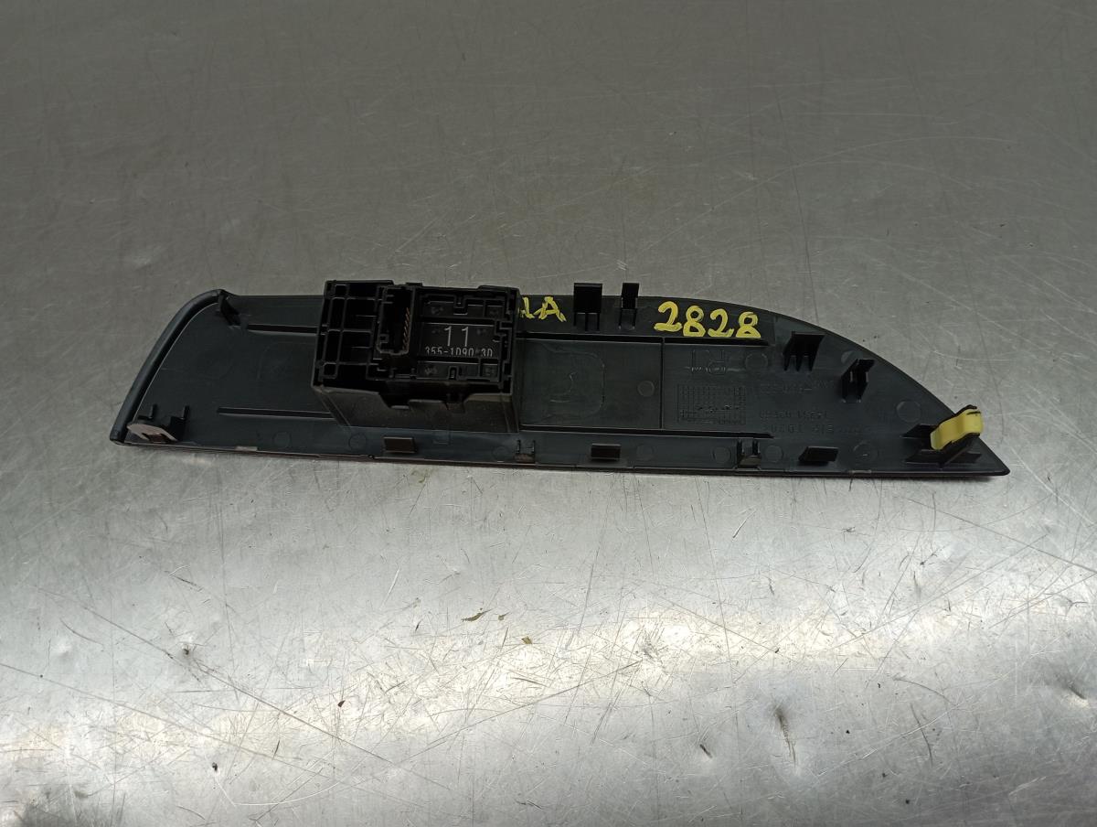 Mando / interruptor elevalunas delantero derecho TOYOTA Corolla Hatchback (_E21_) Imagem-2