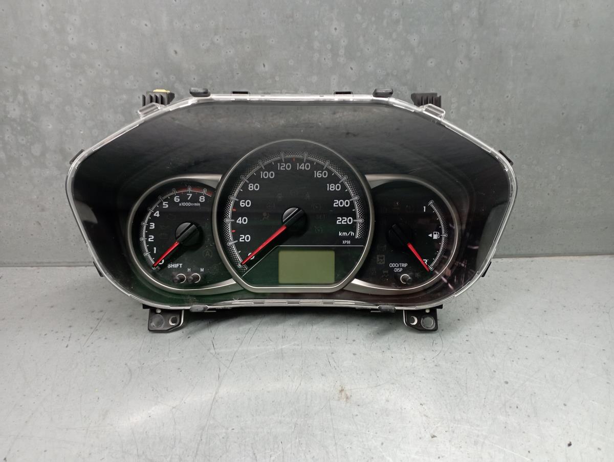 Quadrante / painel de instrumentos TOYOTA Yaris (_P13_)