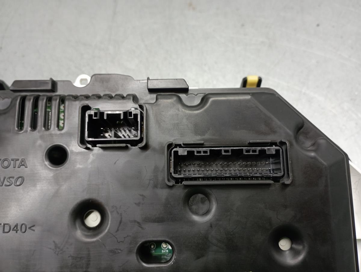 Quadrante / painel de instrumentos TOYOTA Yaris (_P13_) Imagem-4